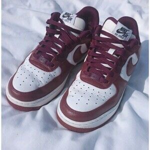 Men's Nike Air Force 1 Size 9.5 Low Shoe AQ3774-992 Burgundy Swoosh School